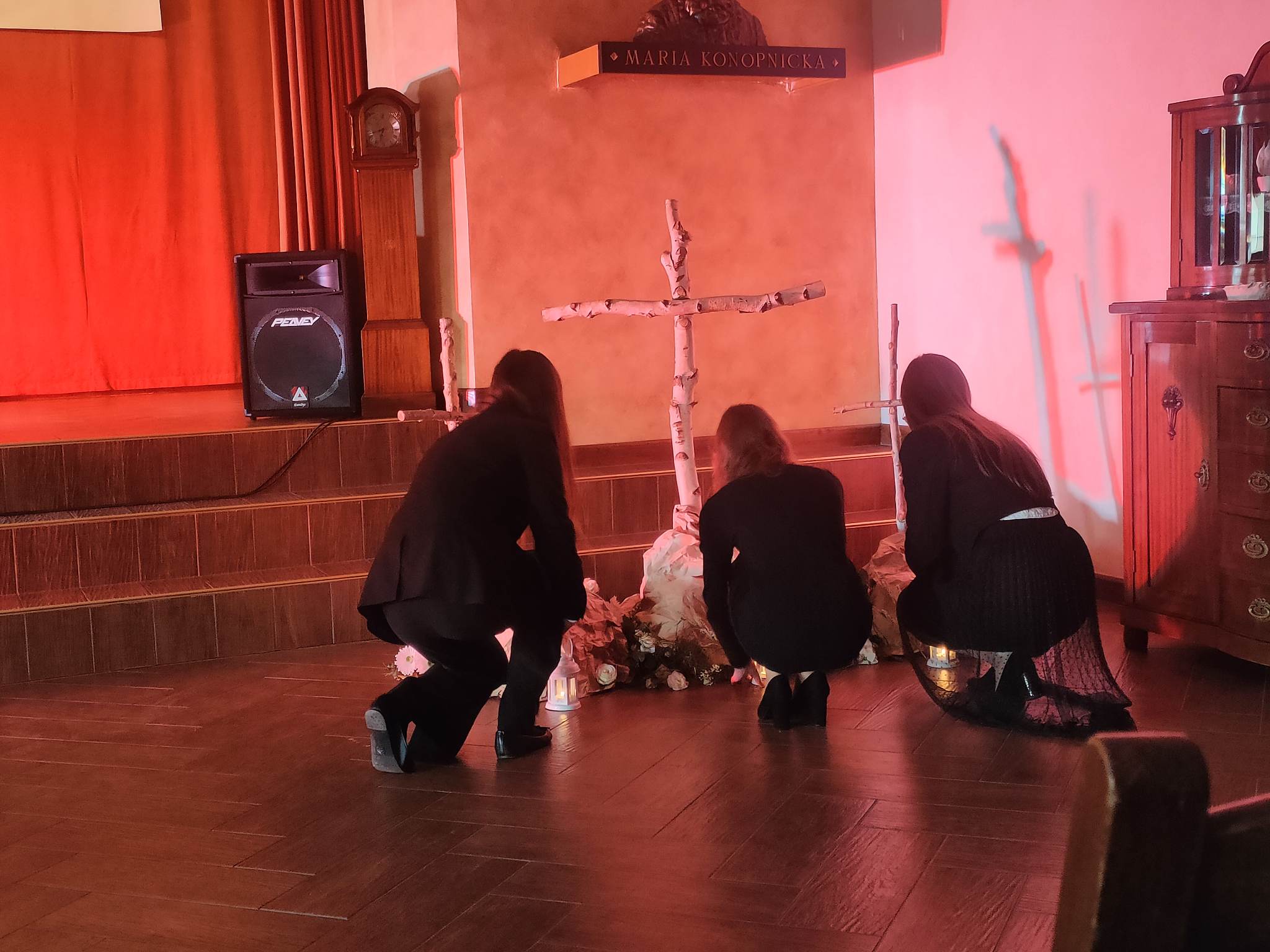 Zdjęcie 343650209_1074789733479323_4518481883037557713_n87a0d19e-6a3a-4e9e-a006-82216b58cfa4.jpg w galerii Kwiecień miesiącem pamięci narodowej